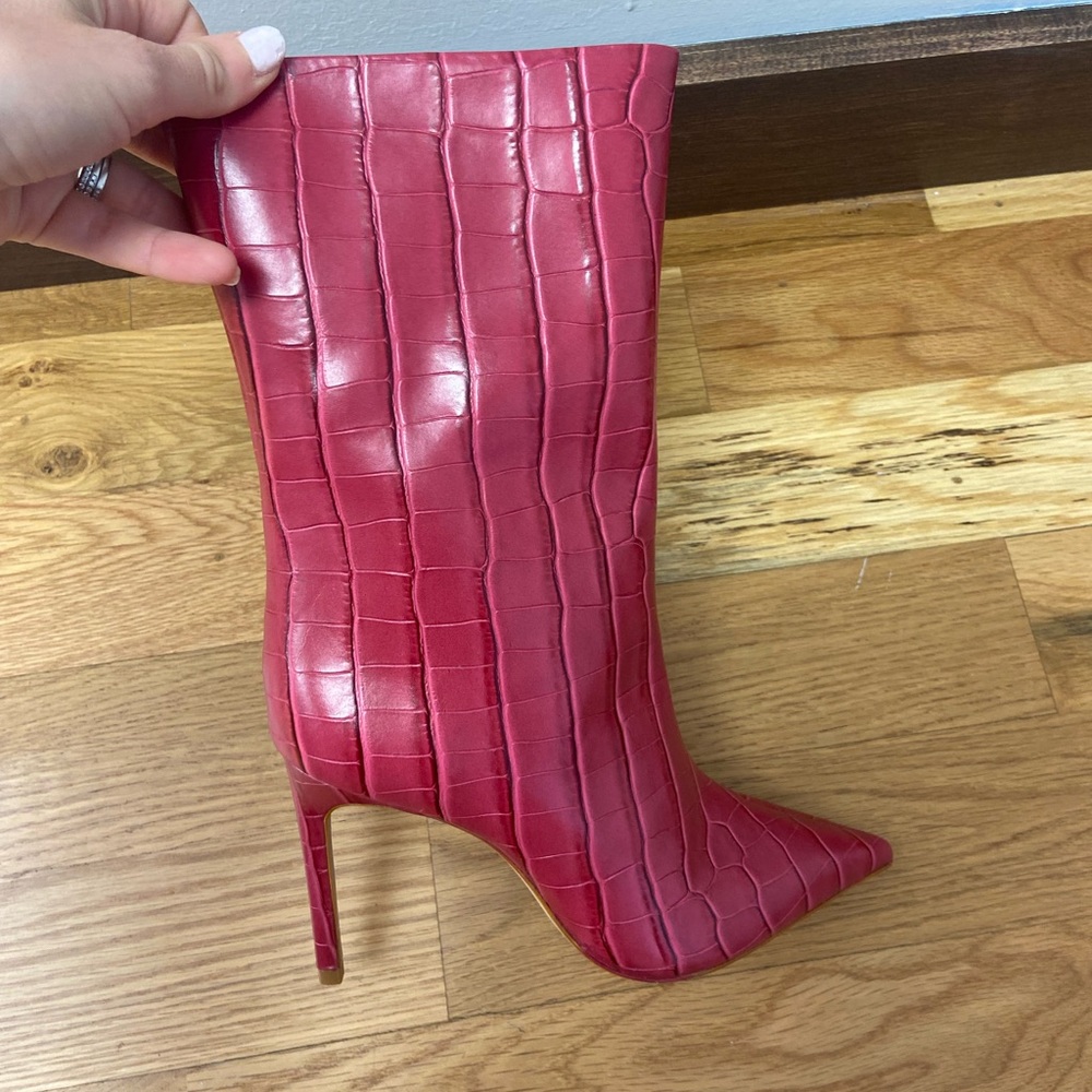 Schutz bootie red
